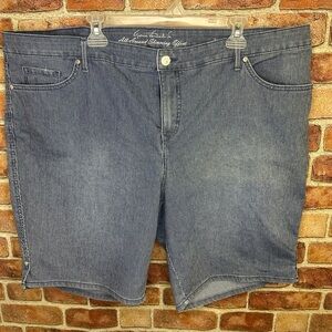 Gloria. Vanderbilt pin striped Bermuda Denim Shorts sz22